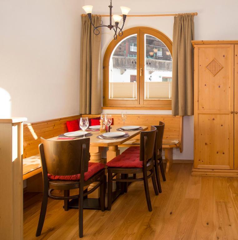 Landhof Apartahotel 4*